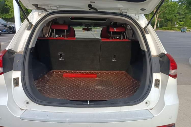 Used Haval H2 2018 1.5T Dual-Clutch Two-Wheel Drive Fashion Model China VI Standard Trunk