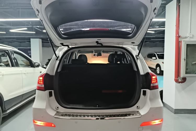 Used Haval H2 2018 Red-Label 1.5T Manual Two-Wheel Drive Luxury Model Trunk