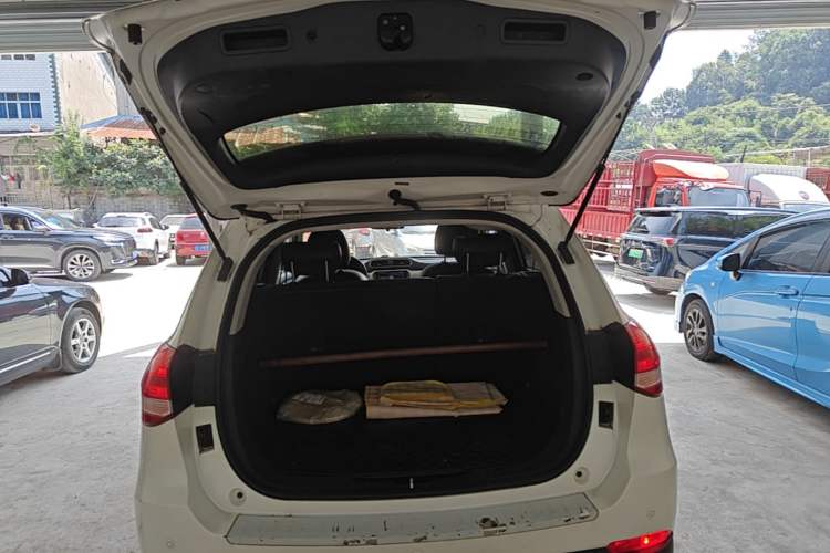 Used Haval H2 2018 Chuanxiang Edition Blue Badge 1.5T Dual-Clutch Two-Wheel Drive Fashionable Model Trunk