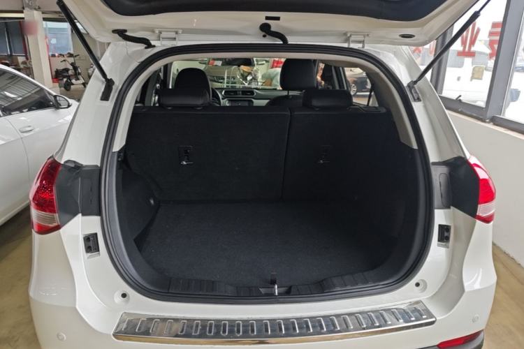 Used Haval H2 2018 1.5T Dual-Clutch Two-Wheel Drive Fashion Model China VI Standard Trunk