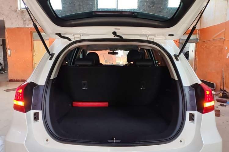 Used Haval H2 2018 1.5T Dual-Clutch Two-Wheel Drive Fashion Model China VI Standard Trunk