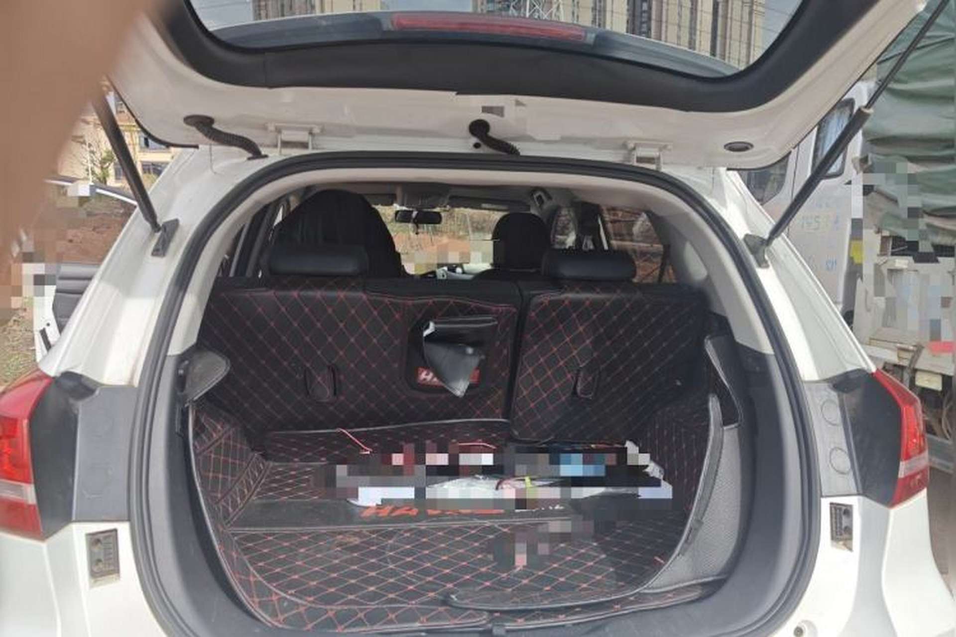Used Haval H2 2018 Chuanxiang Edition Red Badge 1.5T Manual Two-Wheel Drive Fashionable Model Trunk