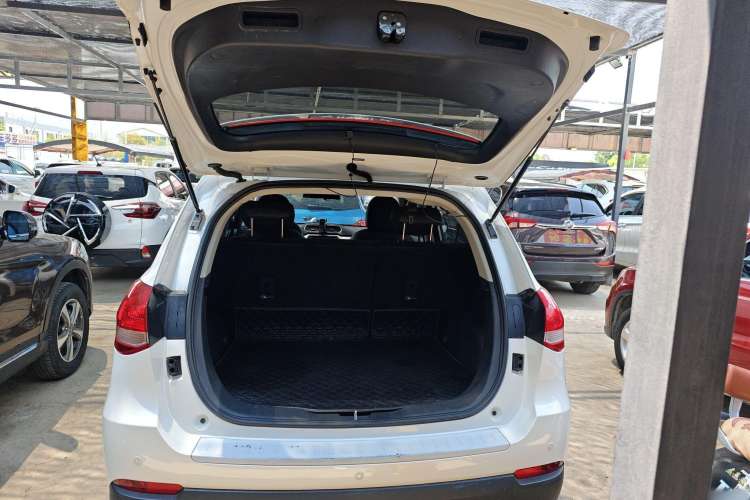 Used Haval H2 2018 1.5T Manual Two-Wheel Drive Luxury Model China VI Standard Trunk