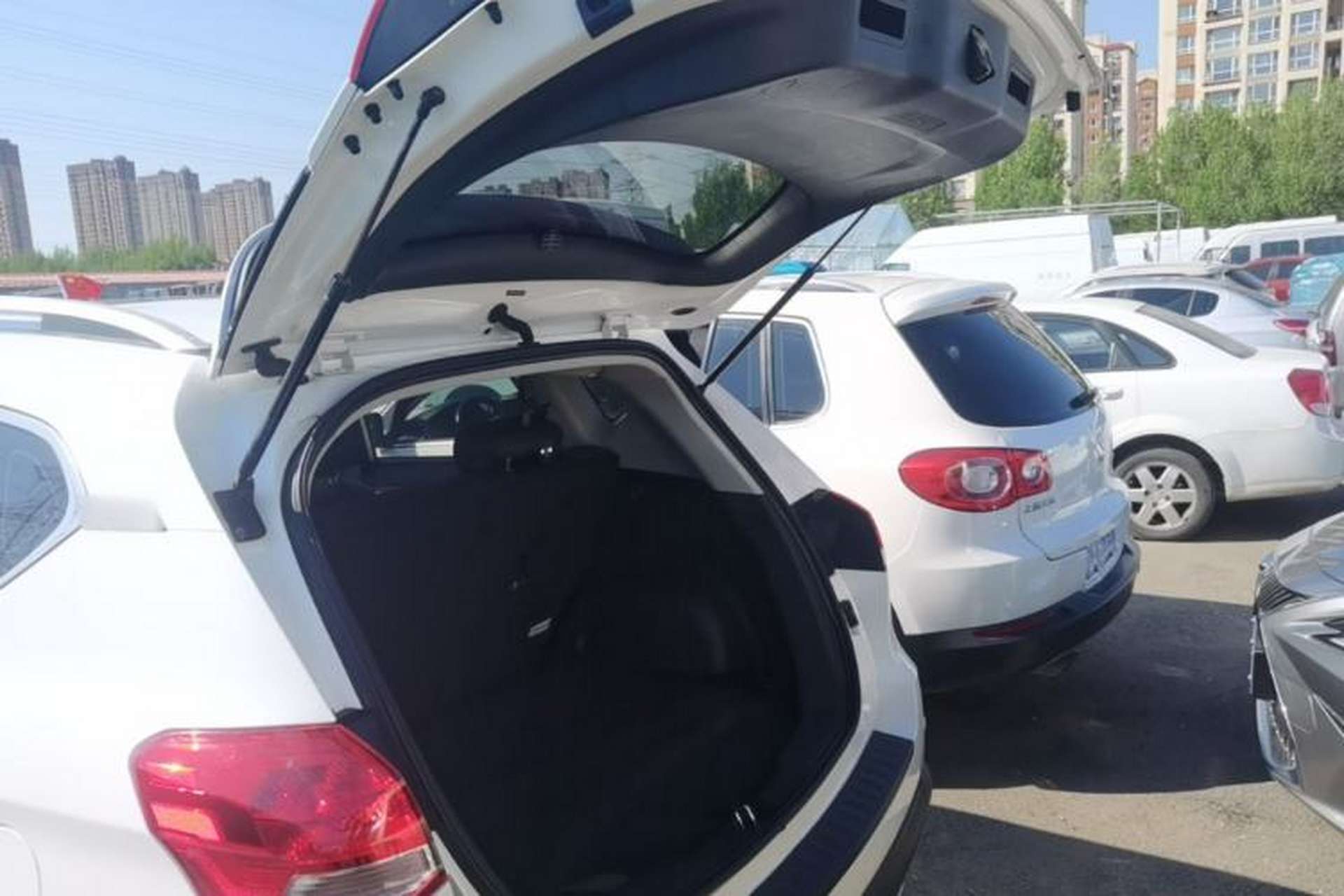 Used Haval H2 2018 Chuanxiang Edition Blue Badge 1.5T Manual Two-Wheel Drive Fashionable Model Trunk