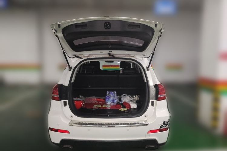 Used Haval H2 2018 Red-Label 1.5T Dual-Clutch Two-Wheel-Drive Luxury Model Trunk