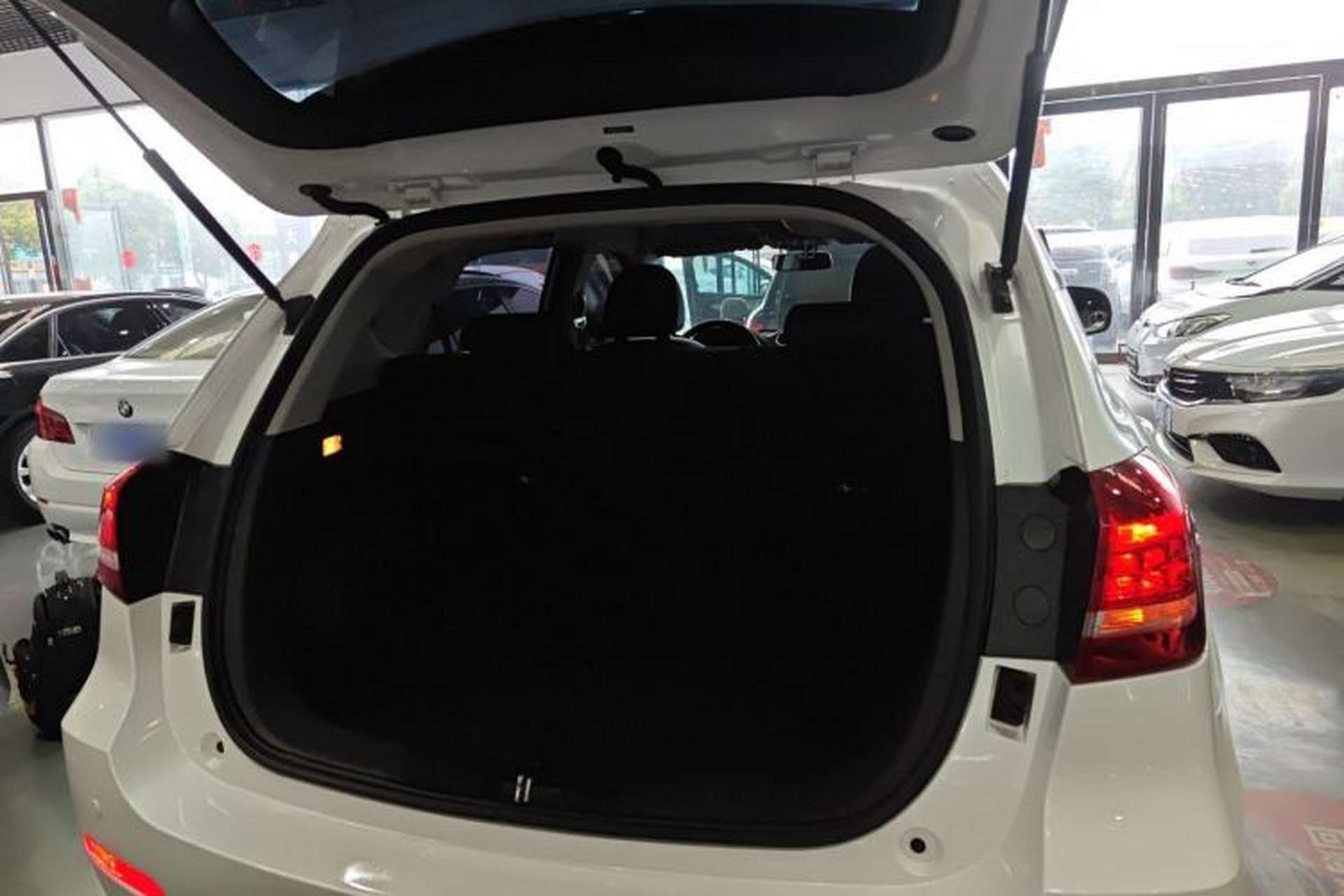 Used Haval H2 2018 1.5T Dual-Clutch Two-Wheel Drive Fashion Model China VI Standard Trunk