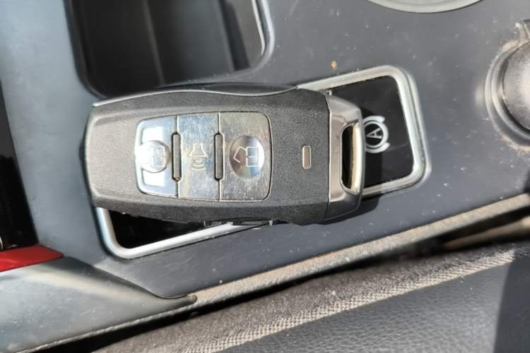 Used Haval H2 2018 1.5T Dual-Clutch Two-Wheel Drive Fashion Model China VI Standard Vehicle Key