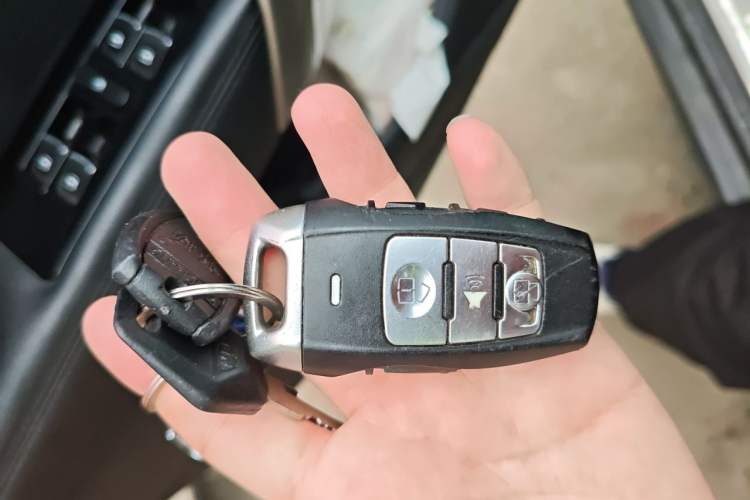 Used Haval H2 2018 Red-Label 1.5T Dual-Clutch Two-Wheel-Drive Luxury Model Vehicle Key