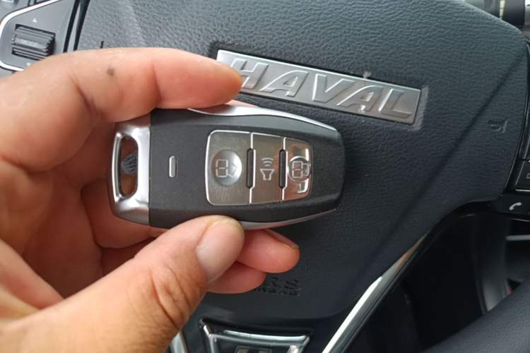 Used Haval H2 2018 1.5T Dual-Clutch Two-Wheel Drive Fashion Model China VI Standard Vehicle Key
