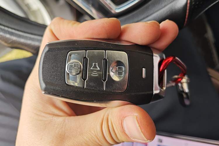 Used Haval H2 2018 Chuanxiang Edition Red Badge 1.5T Dual-Clutch Two-Wheel Drive Fashionable Model Vehicle Key