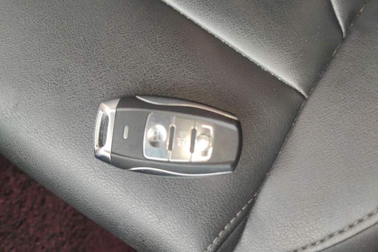 Used Haval H2 2018 Red-Label 1.5T Dual-Clutch Two-Wheel-Drive Luxury Model Vehicle Key