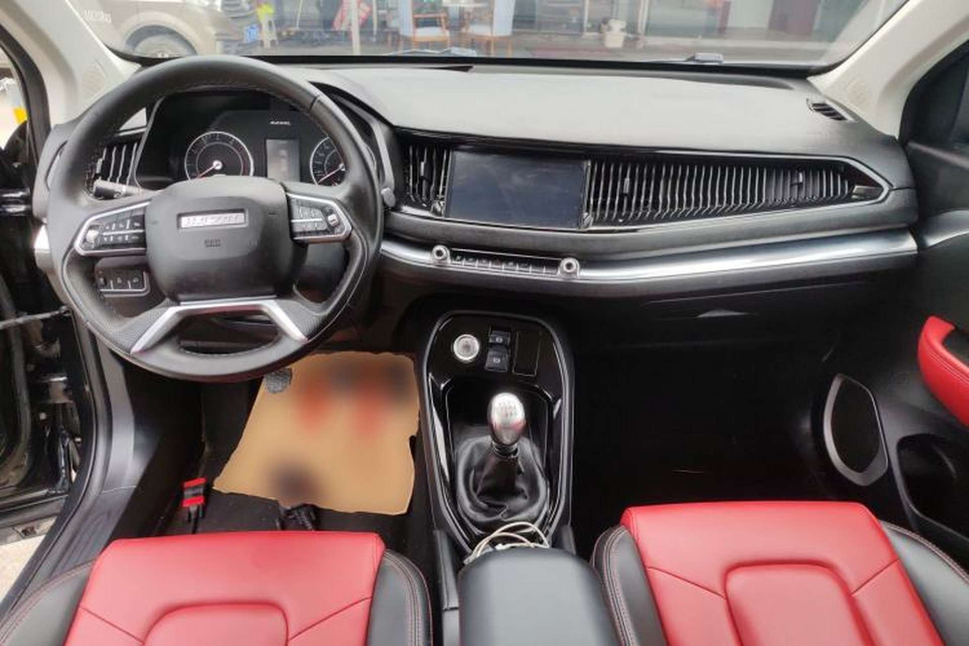 Used Haval H2s 2017 Red Label 1.5T Manual Comfort Model Center Console