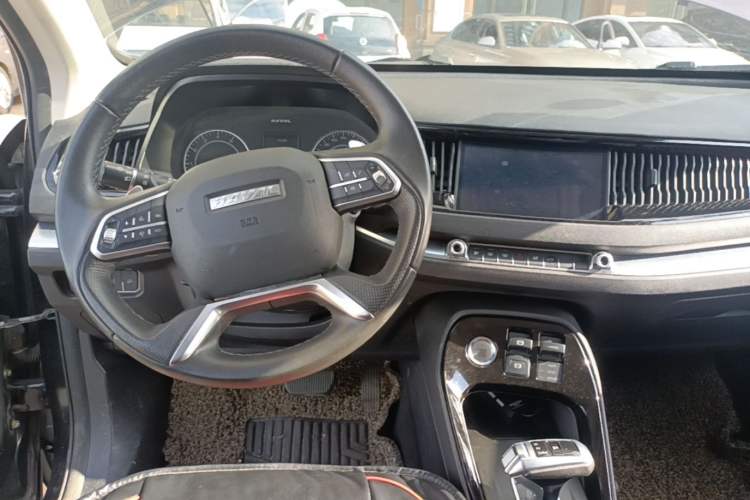 Used Haval H2s 2017 Red-Label 1.5T Dual-Clutch Comfort Model Center Console