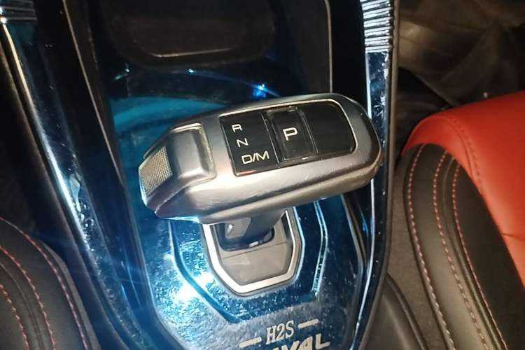 Used Haval H2s 2017 Red-Label 1.5T Dual-Clutch Elite Model Gear Lever