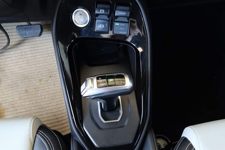Used Haval H2s 2017 Blue Label 1.5T Dual-Clutch Elite Model Gear Lever