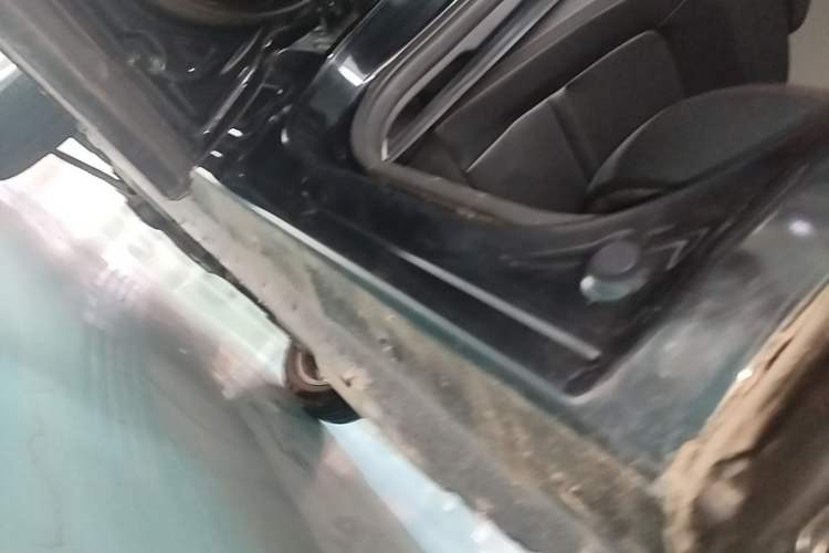 Used Haval H2s 2017 Red-Label 1.5T Dual-Clutch Elite Model Left Side Sill