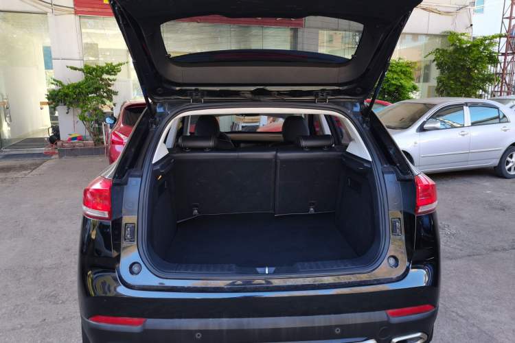 Used Haval H2s 2017 Blue Label 1.5T Dual-Clutch Elite Model Trunk