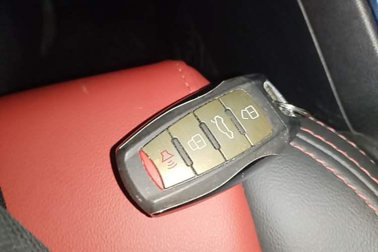 Used Haval H2s 2017 Red-Label 1.5T Dual-Clutch Elite Model Vehicle Key