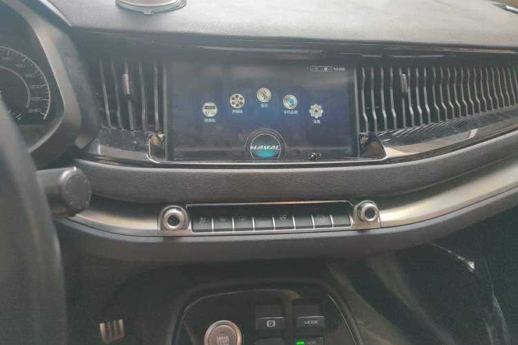 Used Haval H2s 2017 Blue Label 1.5T Dual-Clutch Luxury Model Audio And AC Panel