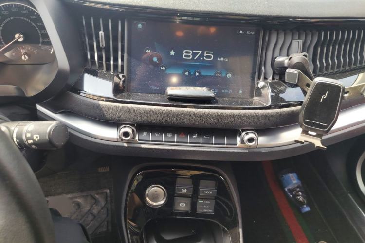 Used Haval H2s 2017 Red-Label 1.5T Dual-Clutch Elite Model Audio And AC Panel
