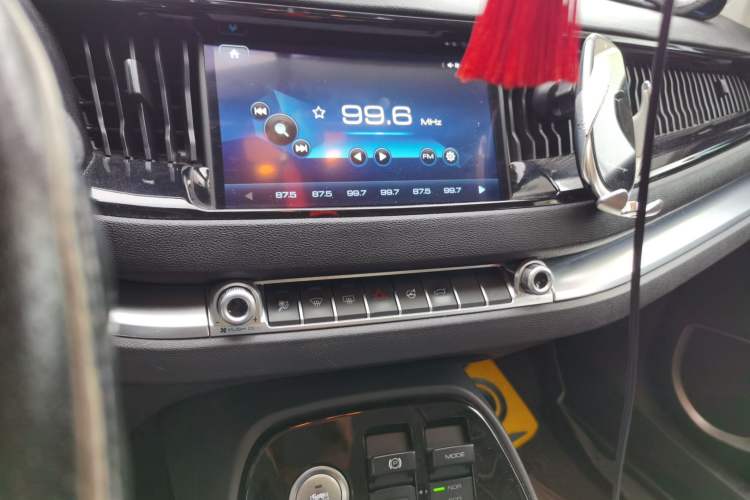 Used Haval H2s 2017 Red-Label 1.5T Dual-Clutch Comfort Model Audio And AC Panel