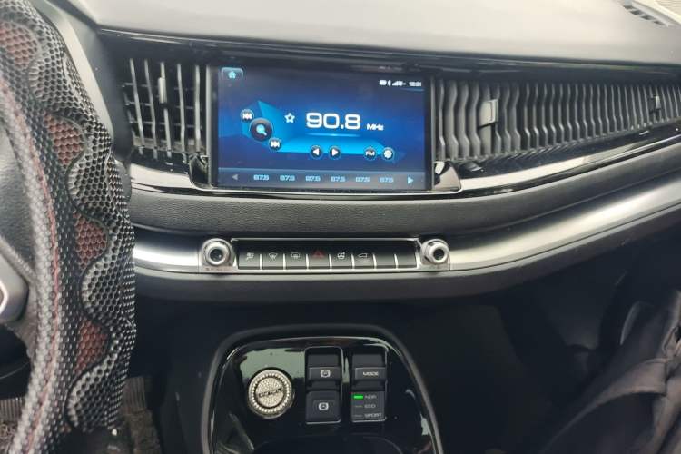 Used Haval H2s 2017 Red-Label 1.5T Dual-Clutch Elite Model Audio And AC Panel