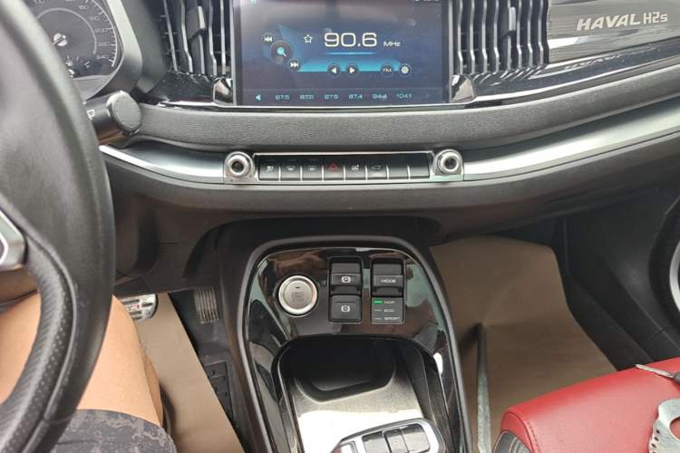 Used Haval H2s 2017 Red-Label 1.5T Dual-Clutch Elite Model Audio And AC Panel