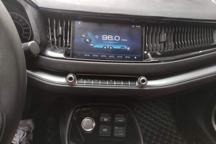 Used Haval H2s 2017 Red-Label 1.5T Dual-Clutch Elite Model Audio And AC Panel