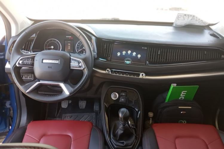 Used Haval H2s 2017 Blue Label 1.5T Manual Elite Model Center Console