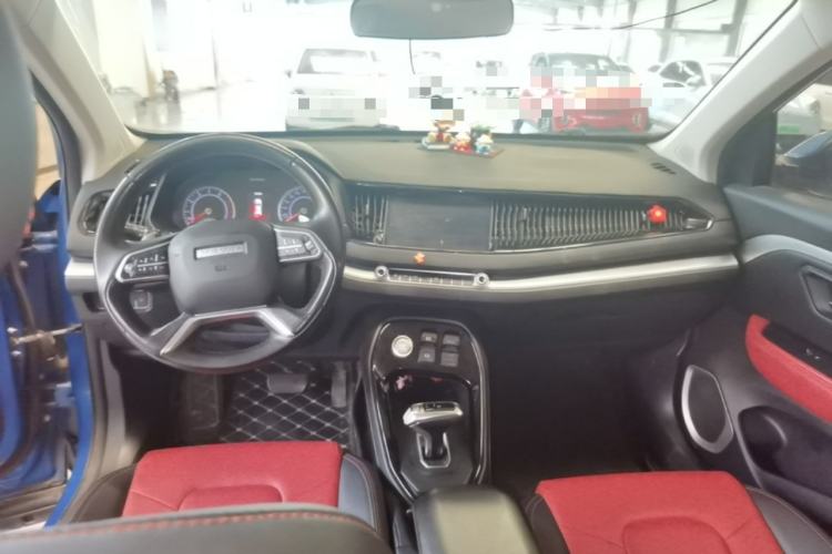 Used Haval H2s 2017 Red-Label 1.5T Dual-Clutch Comfort Model Center Console