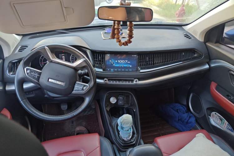 Used Haval H2s 2017 Red Label 1.5T Manual Comfort Model Center Console