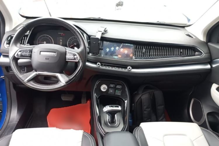 Used Haval H2s 2017 Blue Label 1.5T Dual-Clutch Elite Model Center Console