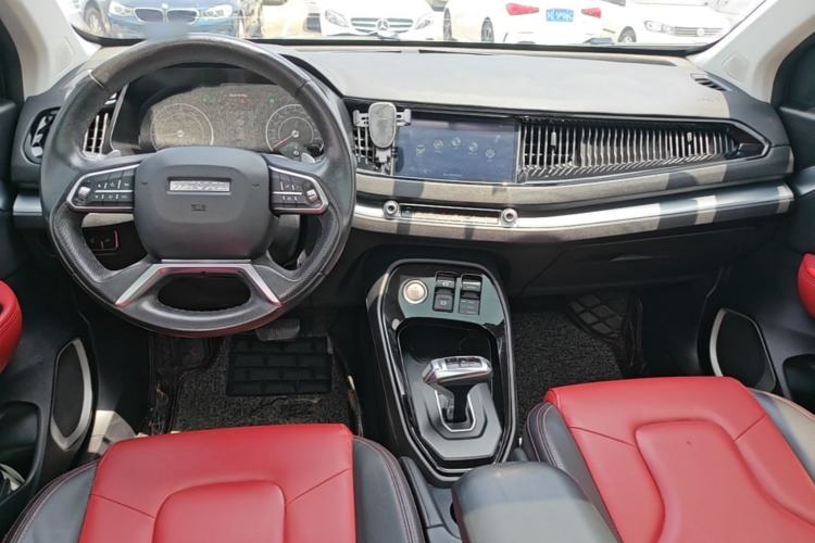 Used Haval H2s 2017 Red-Label 1.5T Dual-Clutch Elite Model Center Console