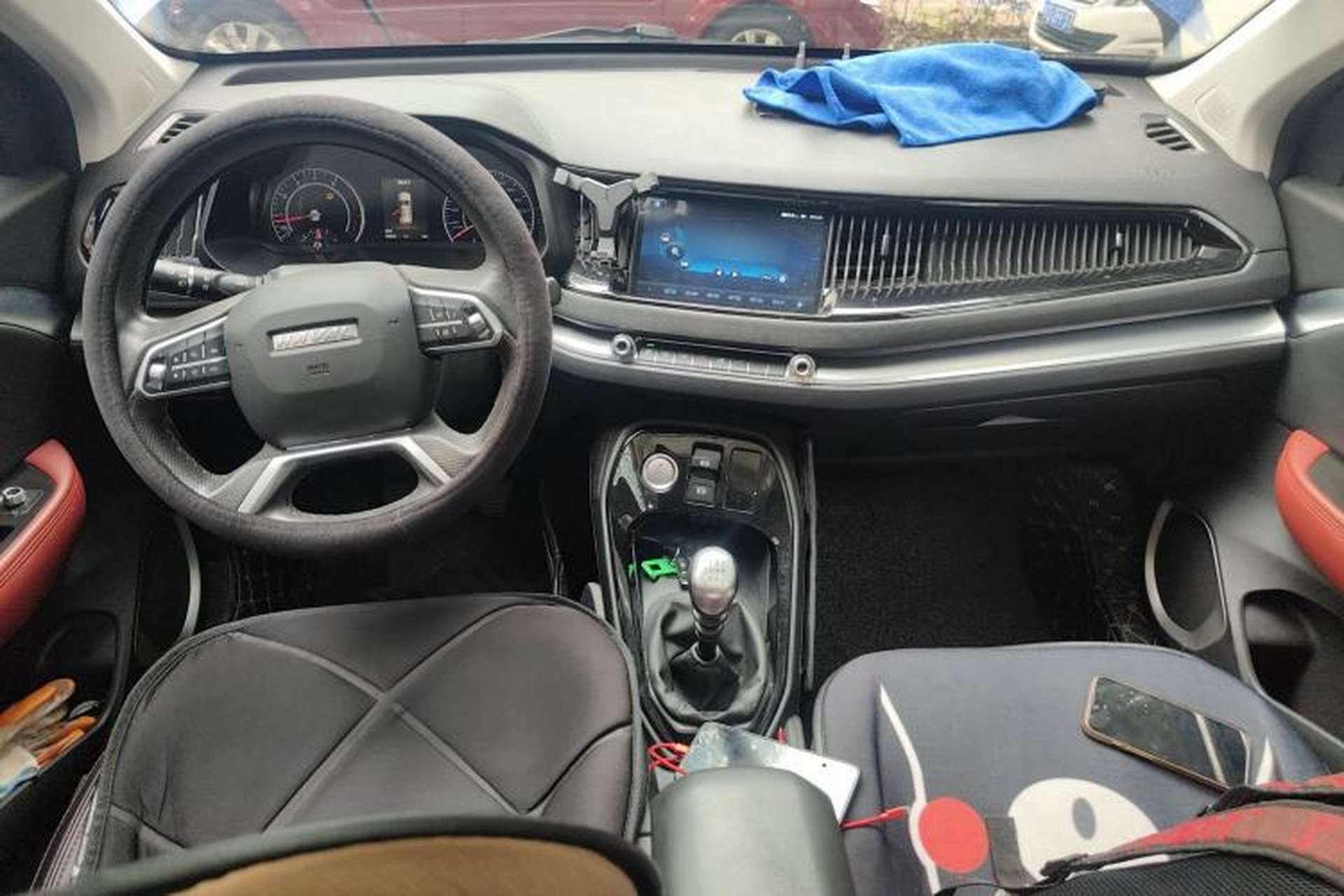 Used Haval H2s 2017 Red-Label 1.5T Manual Elite Model Center Console