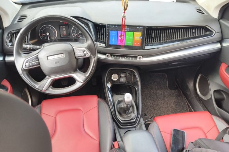 Used Haval H2s 2017 Red Label 1.5T Manual Comfort Model Center Console