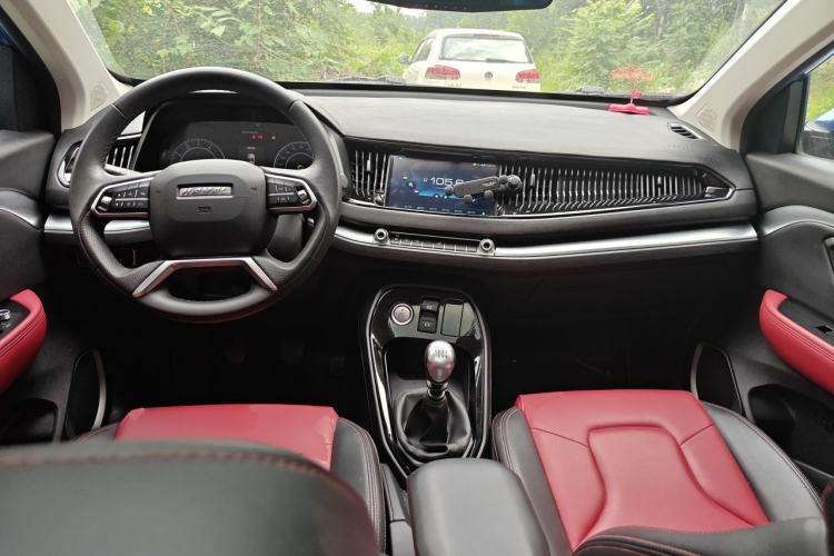 Used Haval H2s 2017 Blue Label 1.5T Manual Elite Model Center Console