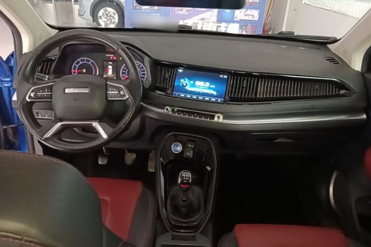 Used Haval H2s 2017 Blue Label 1.5T Manual Elite Model Center Console