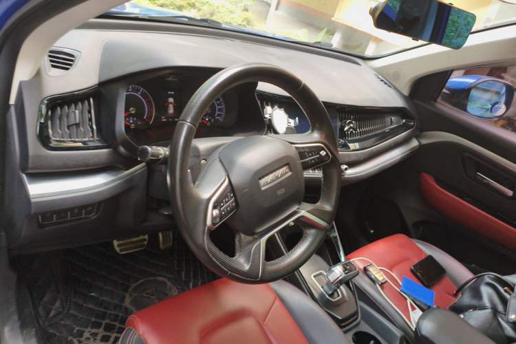 Used Haval H2s 2017 Red-Label 1.5T Dual-Clutch Luxury Model Center Console