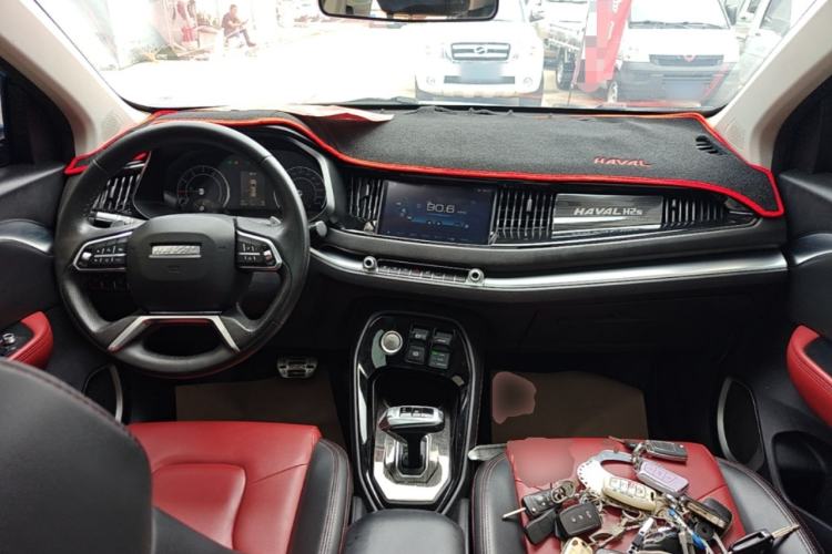 Used Haval H2s 2017 Red-Label 1.5T Dual-Clutch Elite Model Center Console