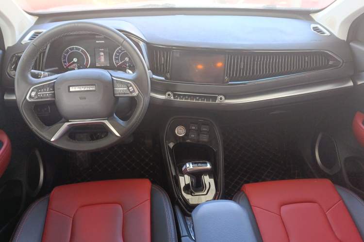 Used Haval H2s 2017 Red-Label 1.5T Dual-Clutch Elite Model Center Console