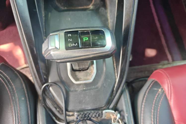 Used Haval H2s 2017 Red-Label 1.5T Dual-Clutch Luxury Model Gear Lever