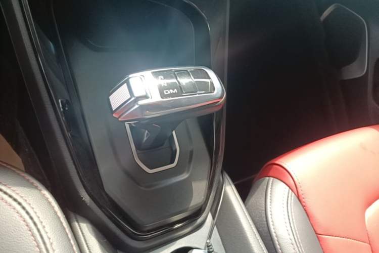 Used Haval H2s 2017 Blue Label 1.5T Dual-Clutch Elite Model Gear Lever