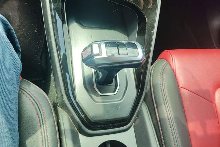 Used Haval H2s 2017 Blue Label 1.5T Dual-Clutch Luxury Model Gear Lever