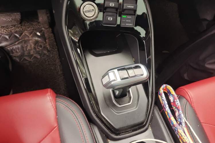 Used Haval H2s 2017 Red-Label 1.5T Dual-Clutch Elite Model Gear Lever