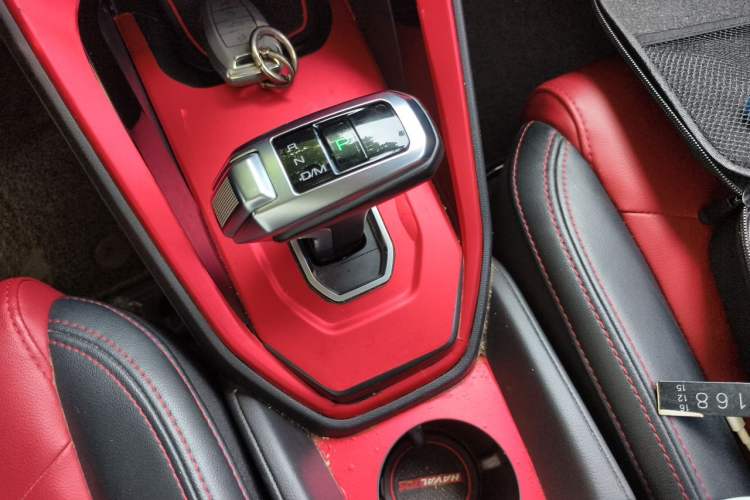 Used Haval H2s 2017 Red-Label 1.5T Dual-Clutch Elite Model Gear Lever