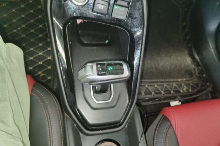 Used Haval H2s 2017 Red-Label 1.5T Dual-Clutch Comfort Model Gear Lever
