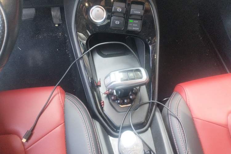 Used Haval H2s 2017 Red-Label 1.5T Dual-Clutch Elite Model Gear Lever