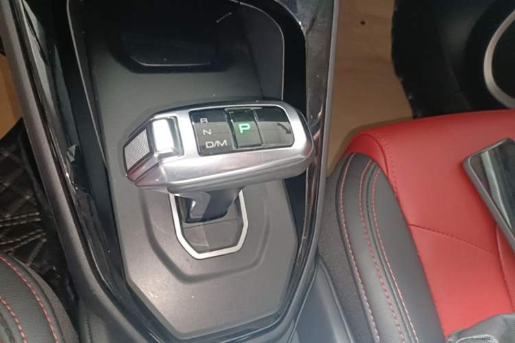 Used Haval H2s 2017 Blue Label 1.5T Dual-Clutch Elite Model Gear Lever