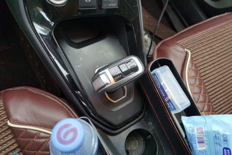 Used Haval H2s 2017 Red-Label 1.5T Dual-Clutch Comfort Model Gear Lever