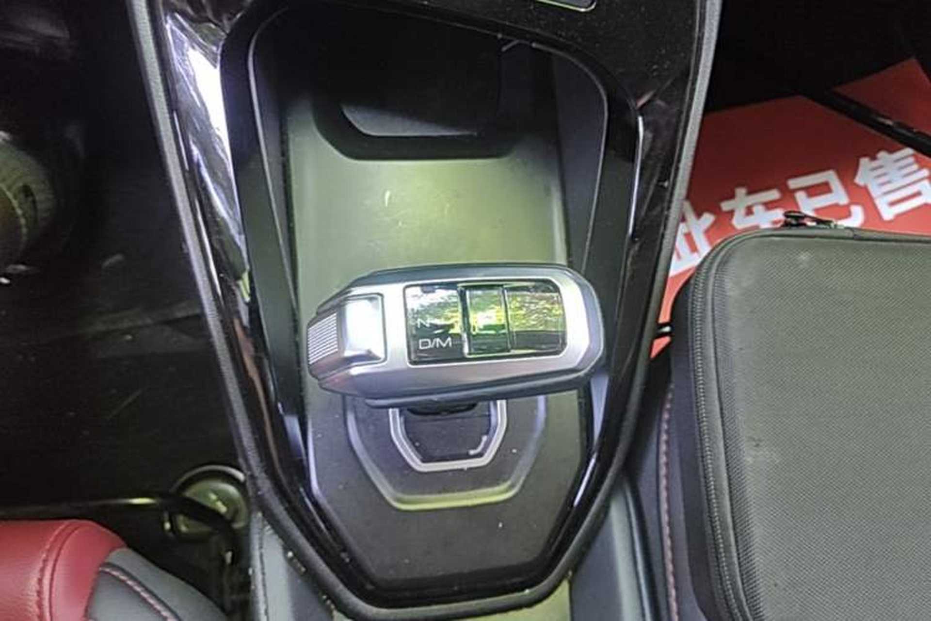 Used Haval H2s 2017 Blue Label 1.5T Dual-Clutch Luxury Model Gear Lever